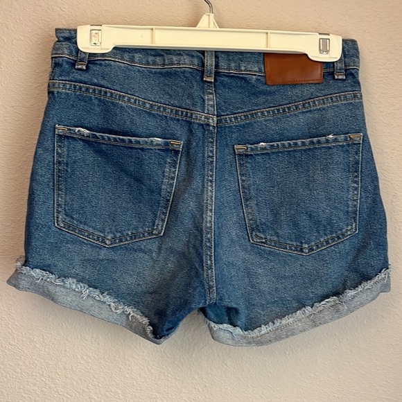 Size 2 Zara jeans shorts - Picture 3 of 7